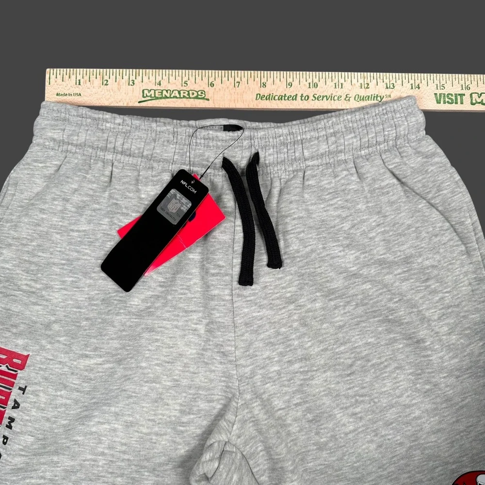NFL Team Apparel Tampa Bay Buccaneers Shorts Mens Small Gray Fleece Athletic